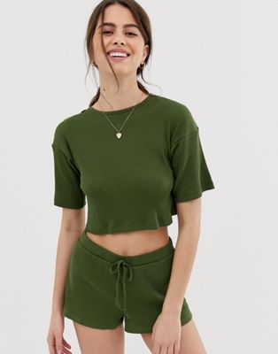 ASOS DESIGN – Mixa och match – Ribbad, sloucht t-shirt med spräckliga knappar-Grön