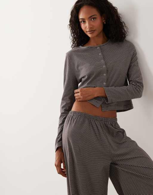 ASOS DESIGN – Mixa och matcha – Brunrandig pyjamaskofta med knäppning, 2 av 4