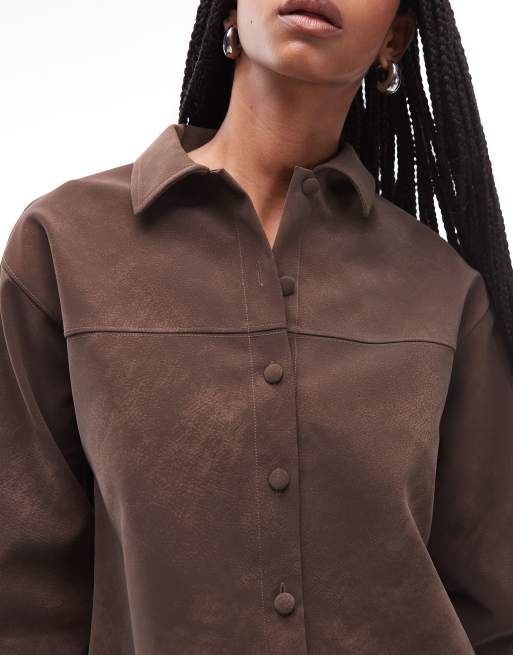 ASOS DESIGN – Mixa och matcha – Chokladbrun, texturerad oversize-skjorta i läderimitation, 2 av 4