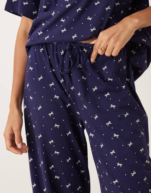 ASOS DESIGN – Mixa och matcha – Marinblå pyjamasbyxor i bomull med rosettmönster, 2 av 4