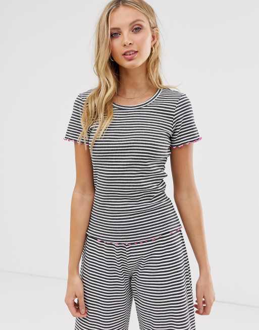 ASOS DESIGN – Mixa och matcha – Randig pyjamas med t-shirt och byxor med uddkant, 2 av 3