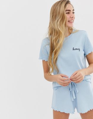 ASOS DESIGN – Mixa och matcha – Ribbad broderad pyjamas-t-shirt med rullfåll-Blå