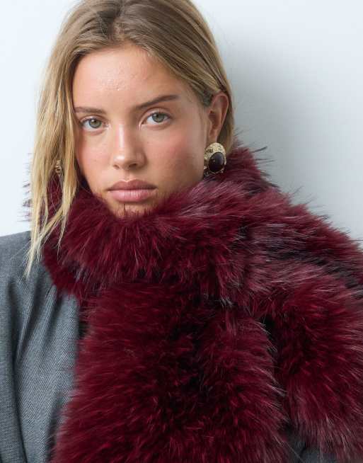 ASOS DESIGN mixed faux fur pull through scarf in burgundy, 3 of 4