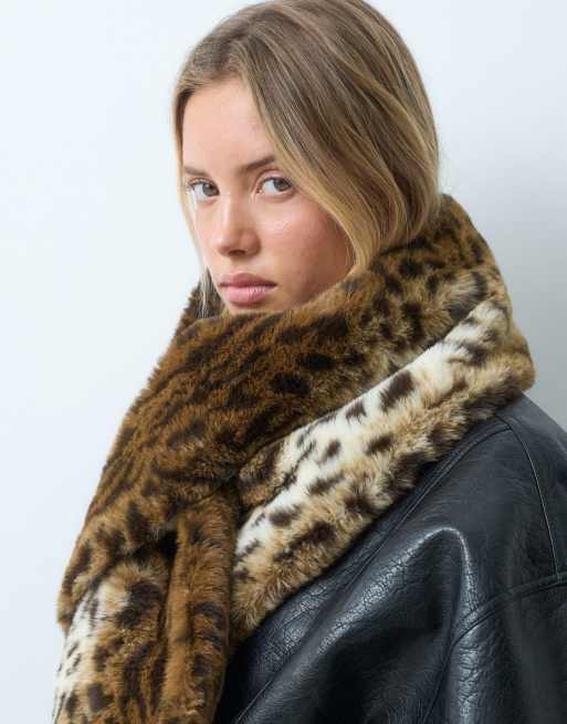 ASOS DESIGN mixed faux fur pull through scarf in leopard print, 3 of 4