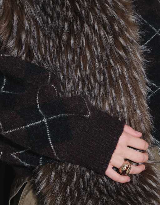 ASOS DESIGN mixed faux fur scarf in neutral with white tips, 5 of 5