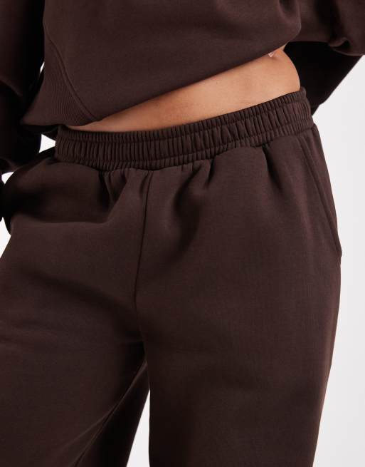 ASOS DESIGN mjukisbyxor med vida ben i borstad kvalitet i brunt, 3 av 5