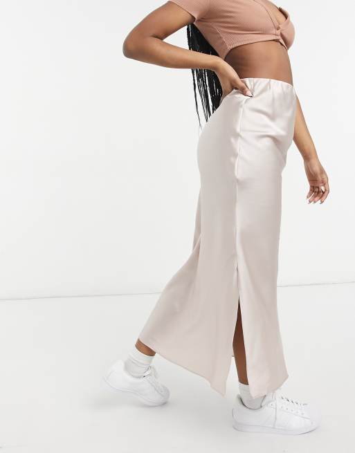 ASOS DESIGN – Mjukt rosa midikjol i satin med slitsar, 4 av 4