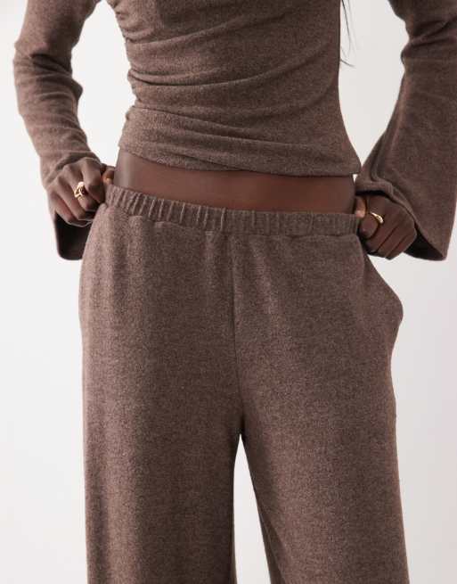 ASOS DESIGN mjukt set med byxor med vida ben i brunt, 3 av 5