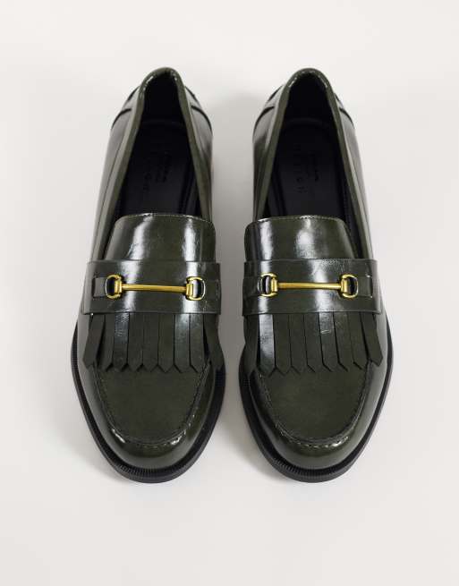 ASOS DESIGN Mocasines con hebilla horsebit dorada y flecos en verde oliva, 2 de 5