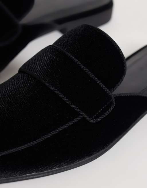 ASOS DESIGN mocasines mule slim con pieza tipo saddle de grogrén en terciopelo negro, 3 de 5