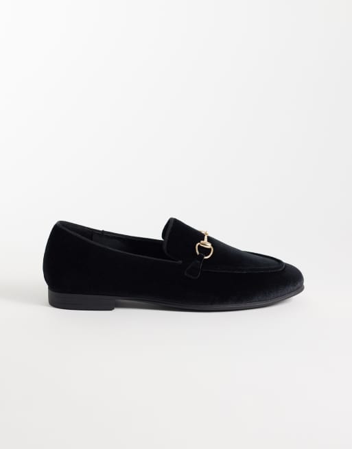 ASOS DESIGN mocasines slim con adorno dorado tipo filete en terciopelo negro, 1 de 5