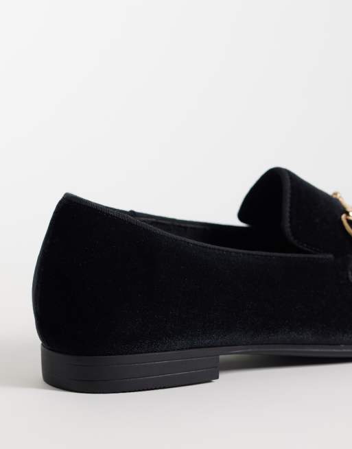 ASOS DESIGN mocasines slim con adorno dorado tipo filete en terciopelo negro, 3 de 5