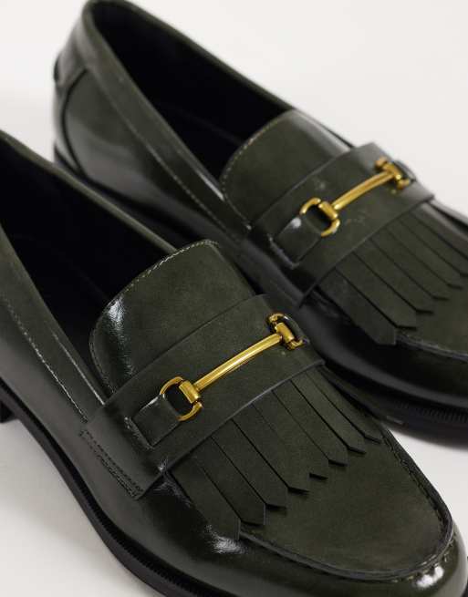 ASOS DESIGN mocassini con morsetto dorato e frange verde oliva, 3 di 5