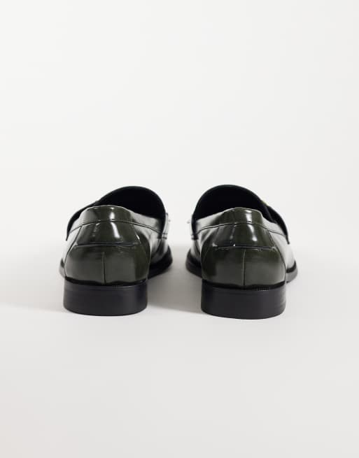 ASOS DESIGN mocassini con morsetto dorato e frange verde oliva, 5 di 5
