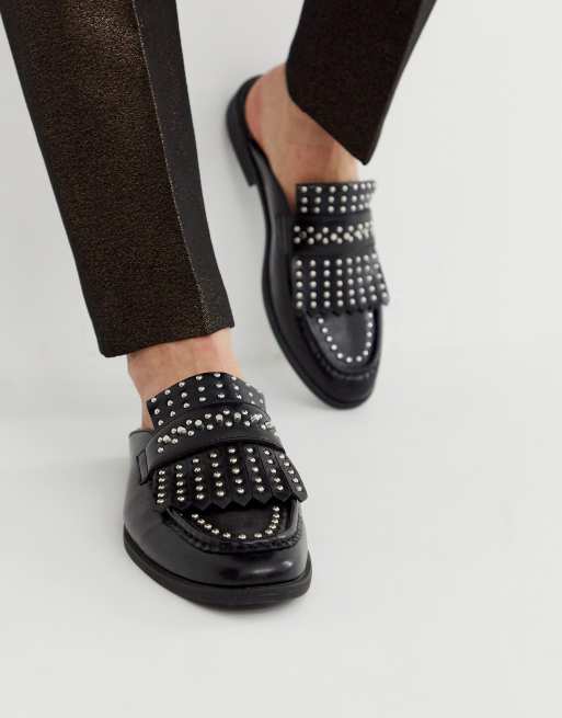 ASOS DESIGN Mocassins ouverts l arri re style mules imitation cuir avec franges et clous Noir