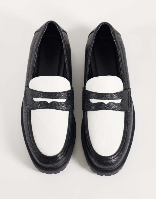 ASOS DESIGN mocassins penny à semelle crantée en noir et blanc, 2 de 5