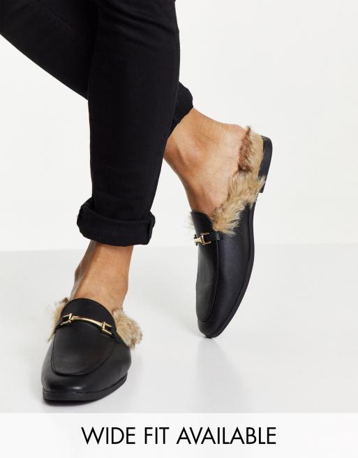 ASOS DESIGN Mocassins style mules ouverts sur l arri re en imitation cuir avec fausse fourrure Noir