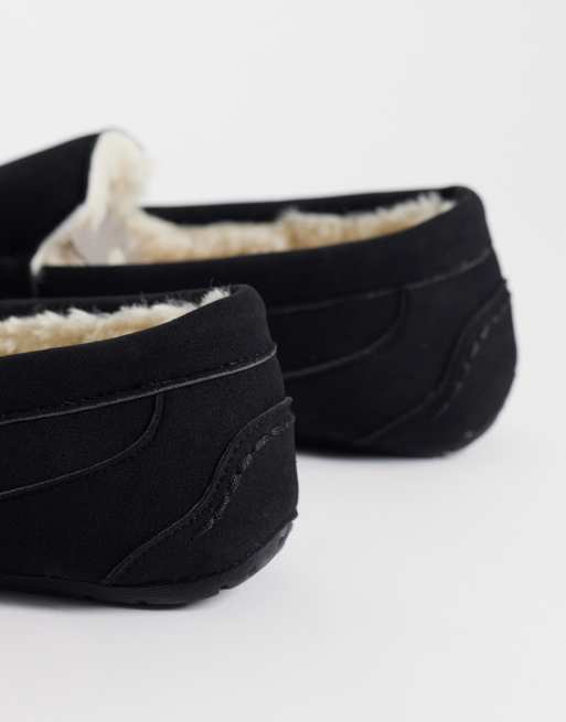 ASOS DESIGN moccasin slippers in black with fur lining, 3 of 4