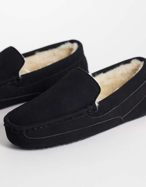 ASOS DESIGN moccasin slippers in black with fur lining, 4 of 4