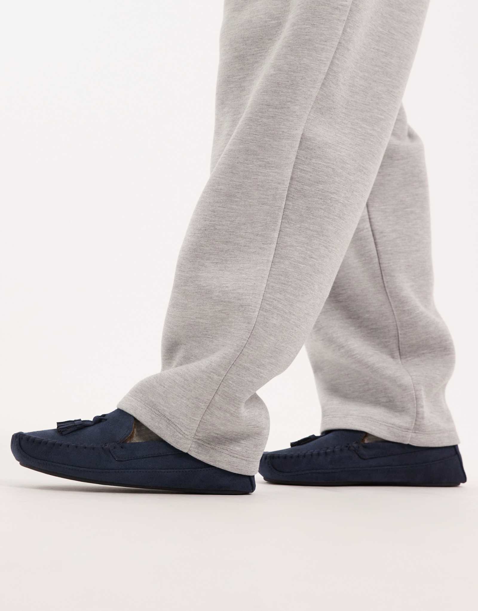 Дизайнерские мокасины ASOS темно-синего цвета на подкладке из искусственного меха с кисточкой