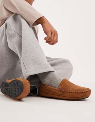 ASOS DESIGN moccasin slippers in tan with faux fur lining-Brown