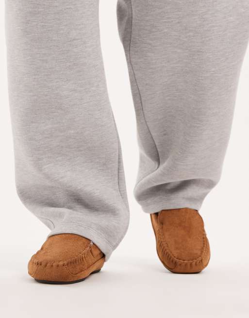 ASOS DESIGN moccasin slippers in tan with faux fur lining, 2 of 4