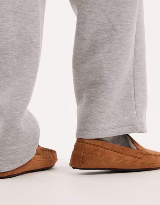 ASOS DESIGN moccasin slippers in tan with faux fur lining, 4 of 4