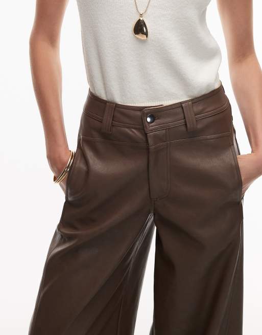 ASOS DESIGN – Mockabruna byxor i läderimitation med barrelben och dekorativ söm, 3 av 5