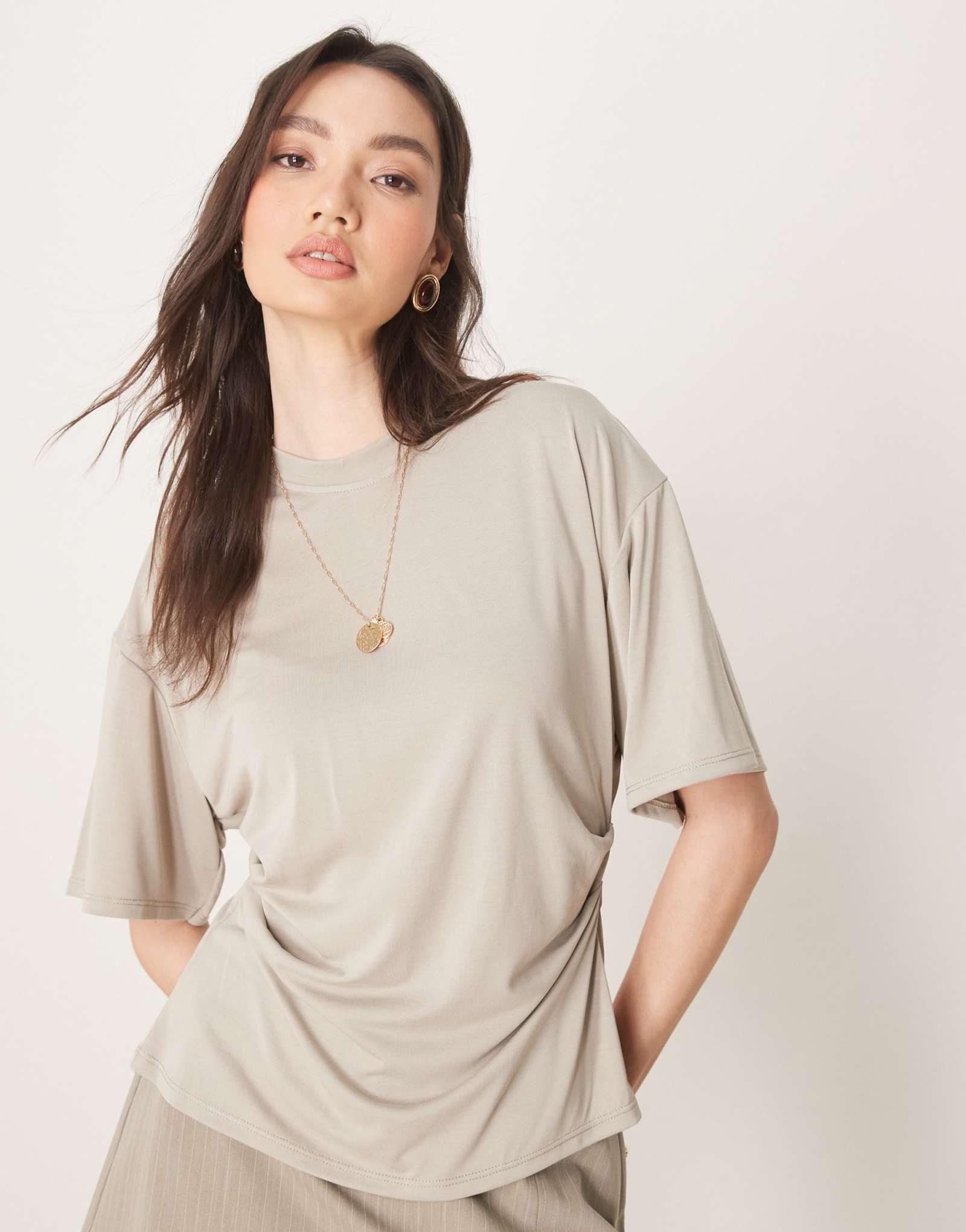 ДИЗАЙНЕРСКАЯ футболка ASOS с модальным корсетом на талии цвета шалфея