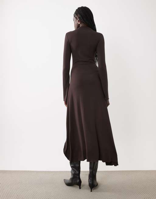ASOS DESIGN modal maxikjole med lange ærmer og asymmetrisk kant i chokoladebrun, 3 af 4