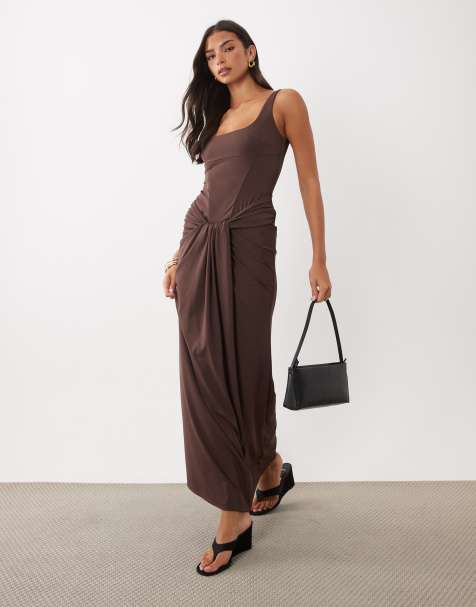ASOS DESIGN modelująca, elastyczna sukienka maxi z kopertową spódnicą w kolorze czekoladowym - view 1