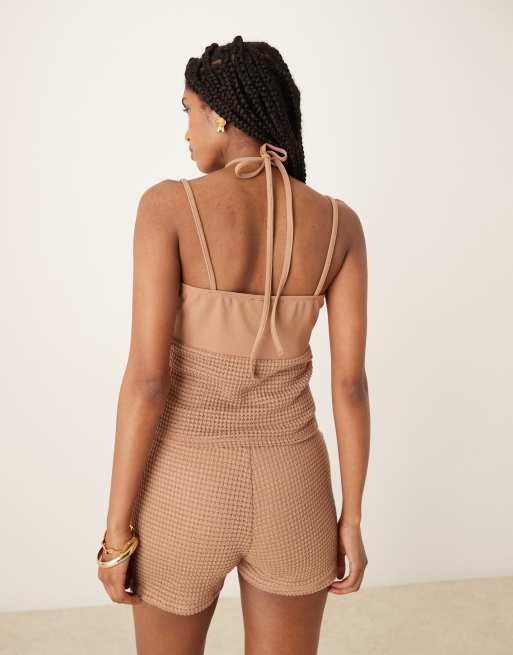 ASOS DESIGN - Mokkabrun hæklet top med halterneck og perledetaljer - Del af sæt, 4 af 4