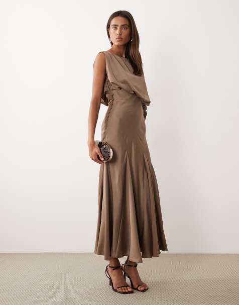 ASOS DESIGN - Mokkabrun maxikjole med draperet overdel og fuld nederdel med kiler i satin - view 1