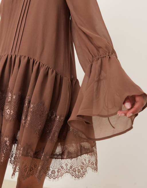 ASOS DESIGN - Mokkabrun minikjole med hjerteformet hals, lange ærmer og flæser , 3 af 4