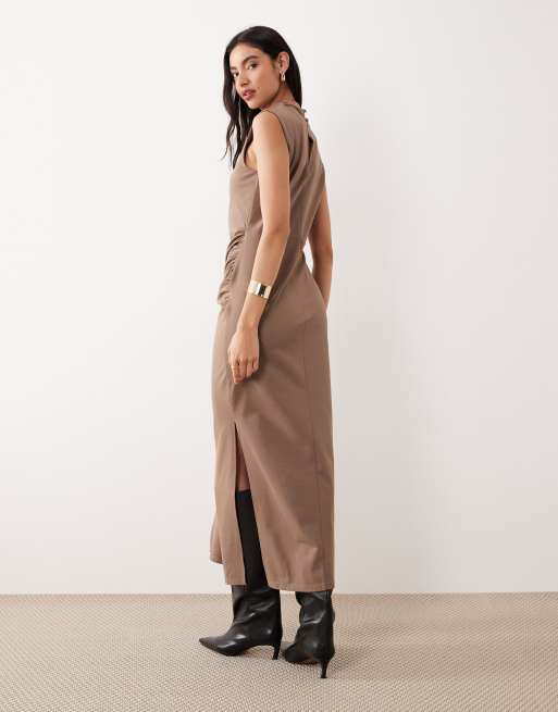 ASOS DESIGN - Mokkabrun ærmeløs midikjole med rynker, høj hals og knude foran, 4 af 4
