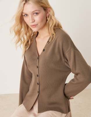 ASOS DESIGN - Mokkafarvet cardigan i kompakt strik med struktur og V-hals samt knapper - view 1