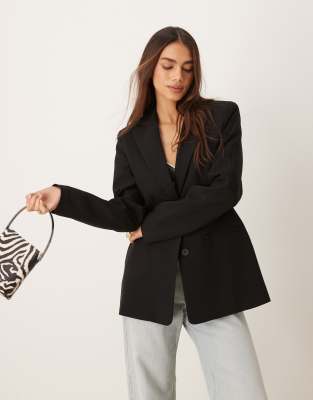 molded hip blazer in black