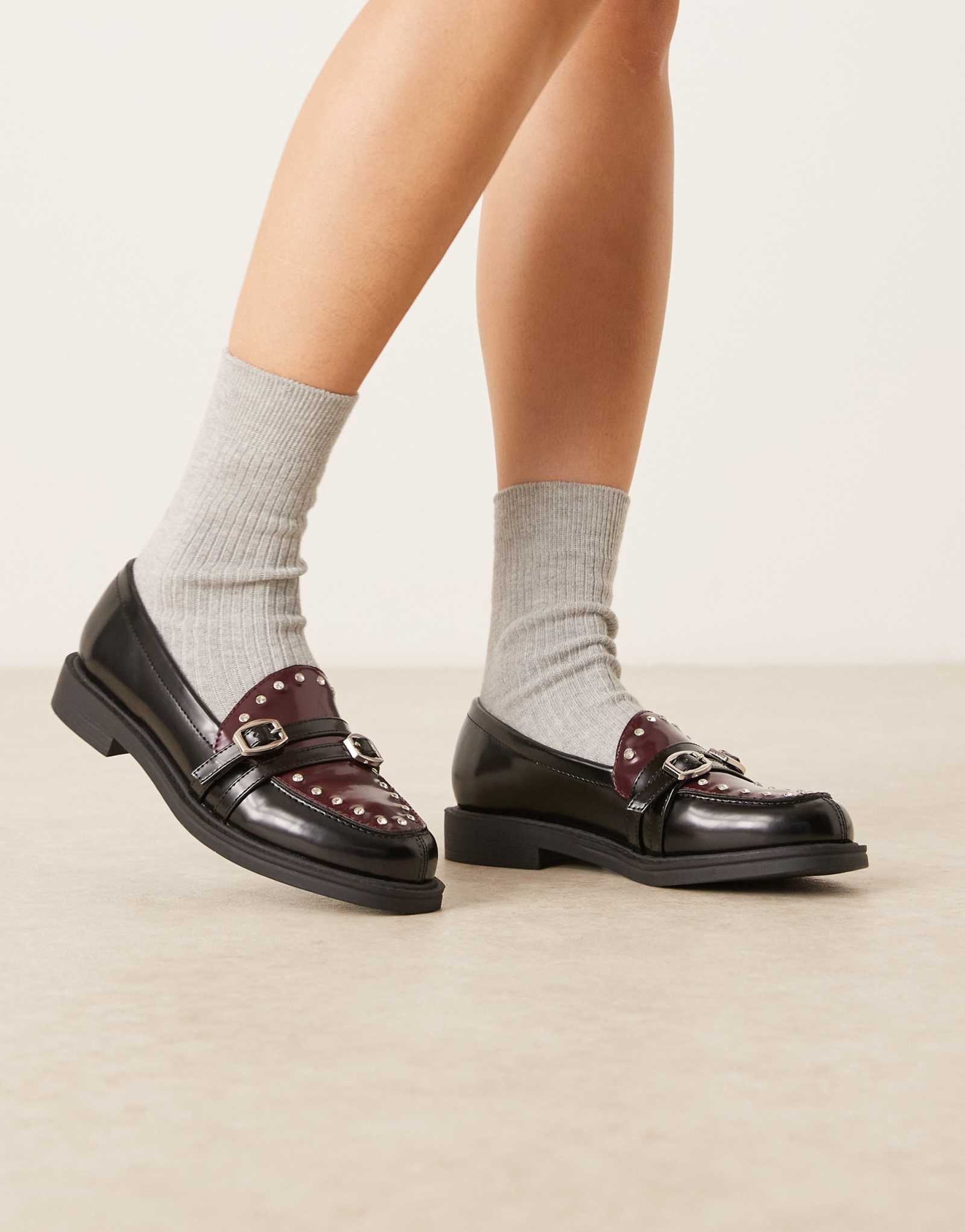 Лоферы ASOS DESIGN Molly с двойной пряжкой черного и бордового цветов