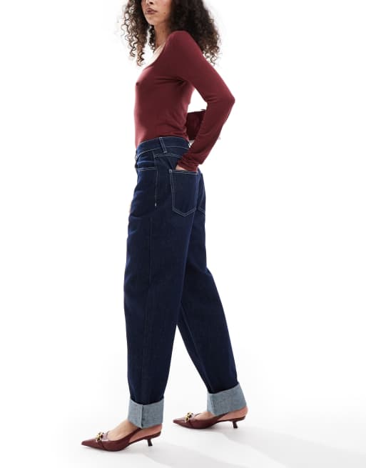 Mom Jeans Outfit Jeans Con Risvolto E Converse ASOS DESIGN Mom