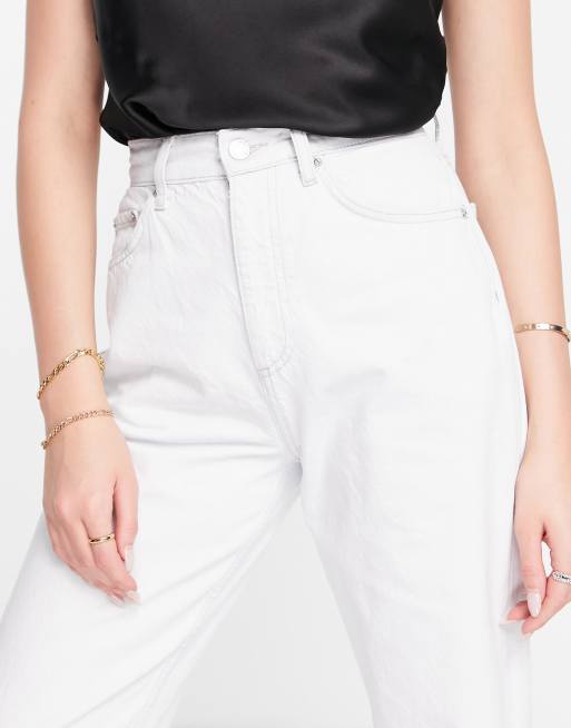 ASOS DESIGN – Mom-Jeans in heller Waschung mit Knieriss, 3 von 4