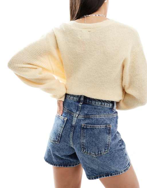 ASOS DESIGN Mom Shorts aus Denim in Mittelblau ASOS