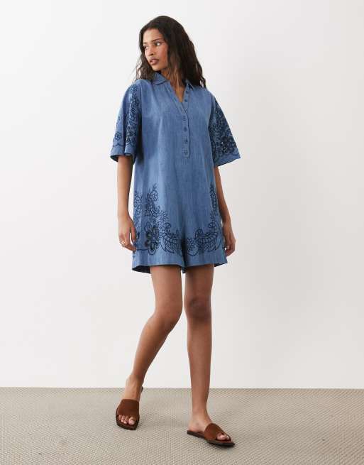 ASOS DESIGN - Mono corto vaquero con lavado medio de tejido suave de croché, 2 de 4
