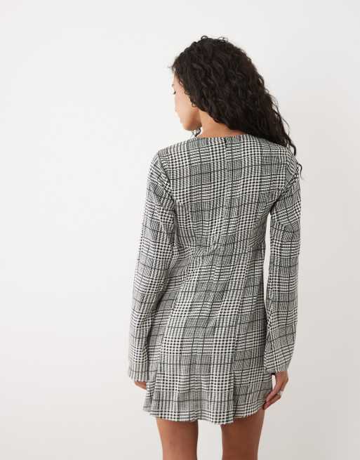 ASOS DESIGN - Monokrom minikjole med lange ærmer og tern, 3 af 4