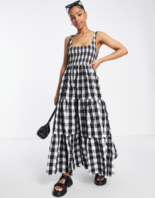 ASOS DESIGN – Monokrom panelsydd maxiklänning med smock och ginghamrutigt mönster