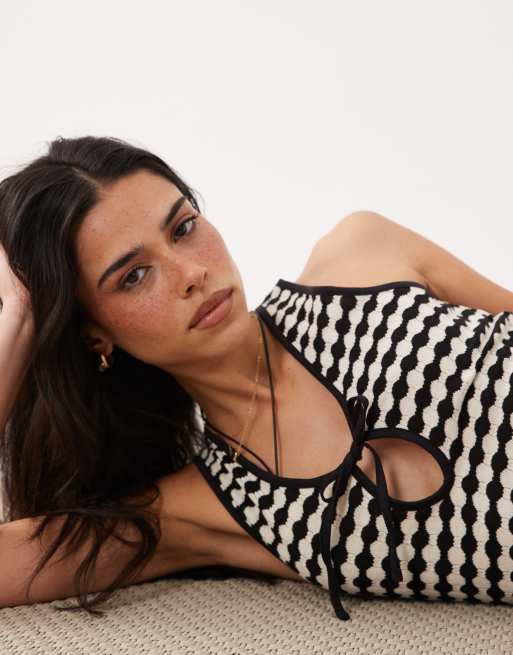ASOS DESIGN - Monokrom ærmeløs midikjole med keyhole-udskæring i hæklet jersey, 3 af 4