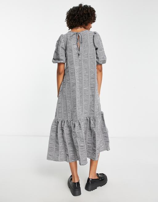 ASOS DESIGN – Monokrom smockklänning i maxilängd med blandat ginghamrutigt mönster, 2 av 4