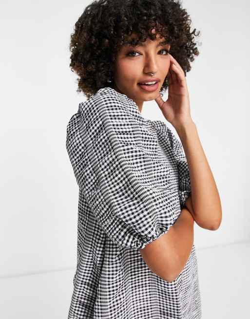 ASOS DESIGN – Monokrom smockklänning i maxilängd med blandat ginghamrutigt mönster, 3 av 4