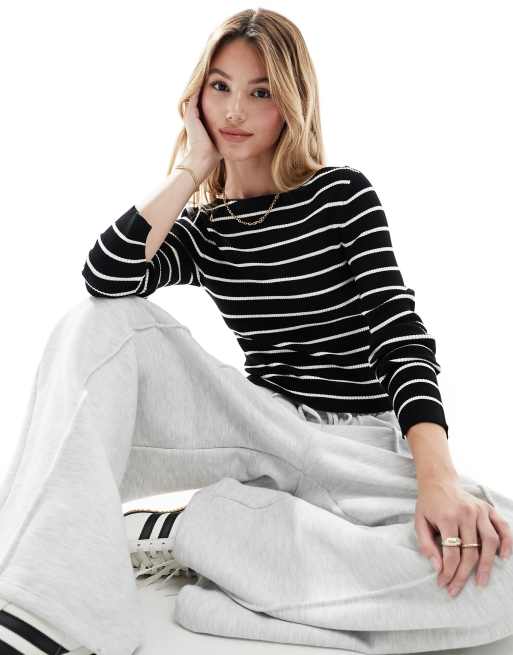 ASOS DESIGN - Monokrom strikket langærmet top med bådudskæring og striber