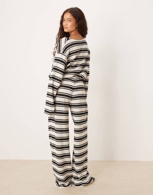 ASOS DESIGN - Monokrome og stribede bukser i strik med vide ben - Del af sæt, 4 af 5