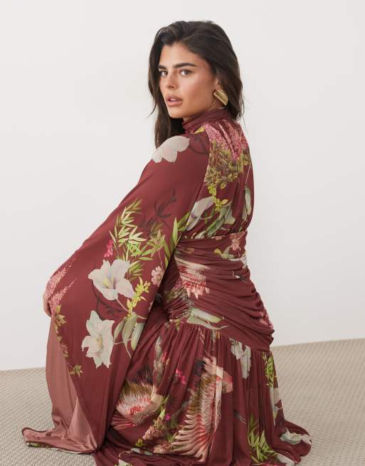 ASOS DESIGN mönstrad meshklänning med hög krage, maxi, med vattenfallsärm i rött blommönster, 2 av 4